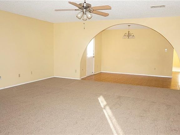 2nd image of 2413 Traverse Dr