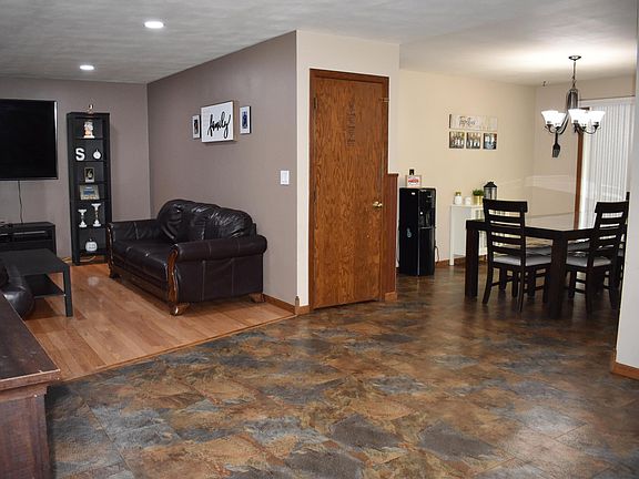 3rd image of 338 Meadow Ln