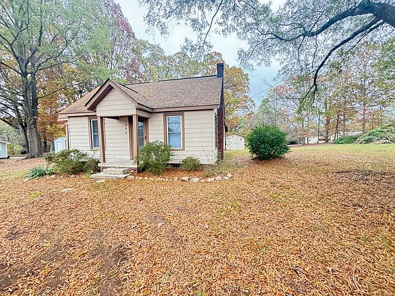 3rd image of 946 N Enochville Ave