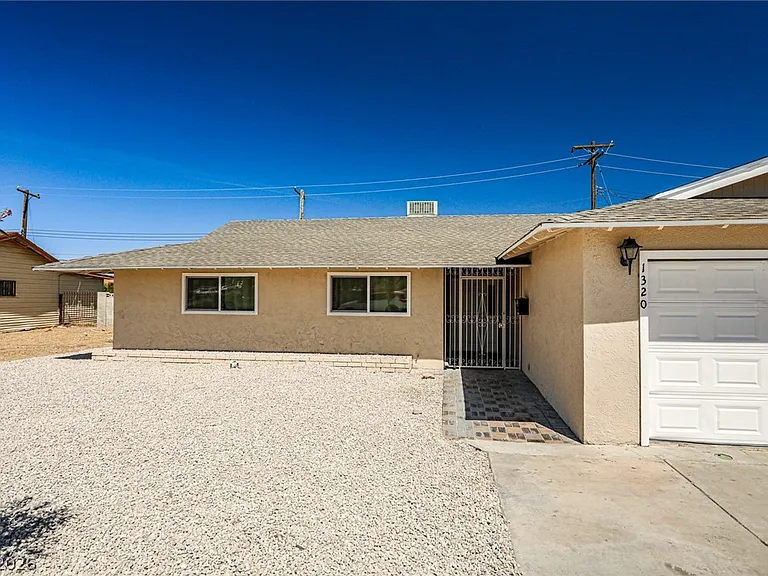 1320 Robin St — Photo 5