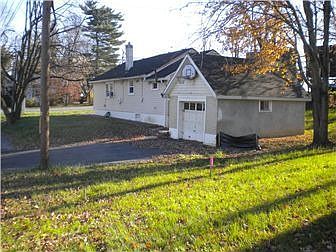 Side with separate garage