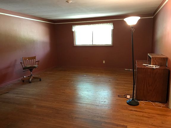 3rd image of 3529 Chaffin Dr