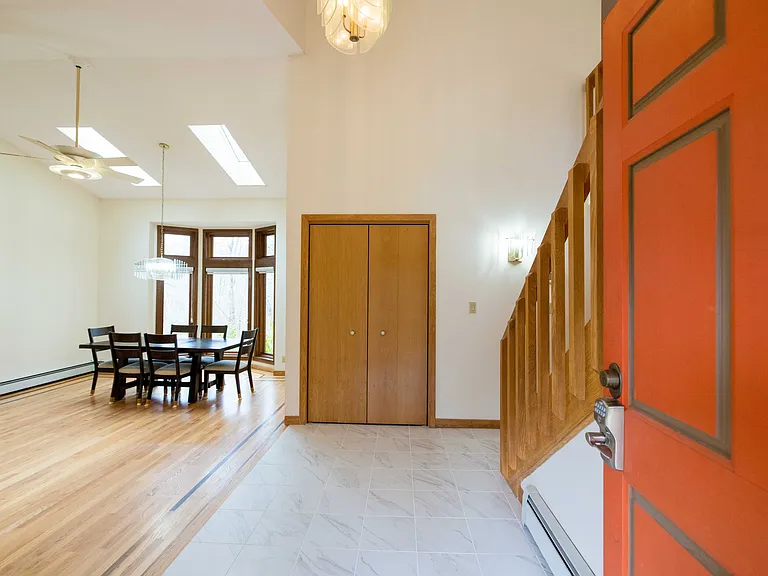 18 Clifford Ave — Photo 2