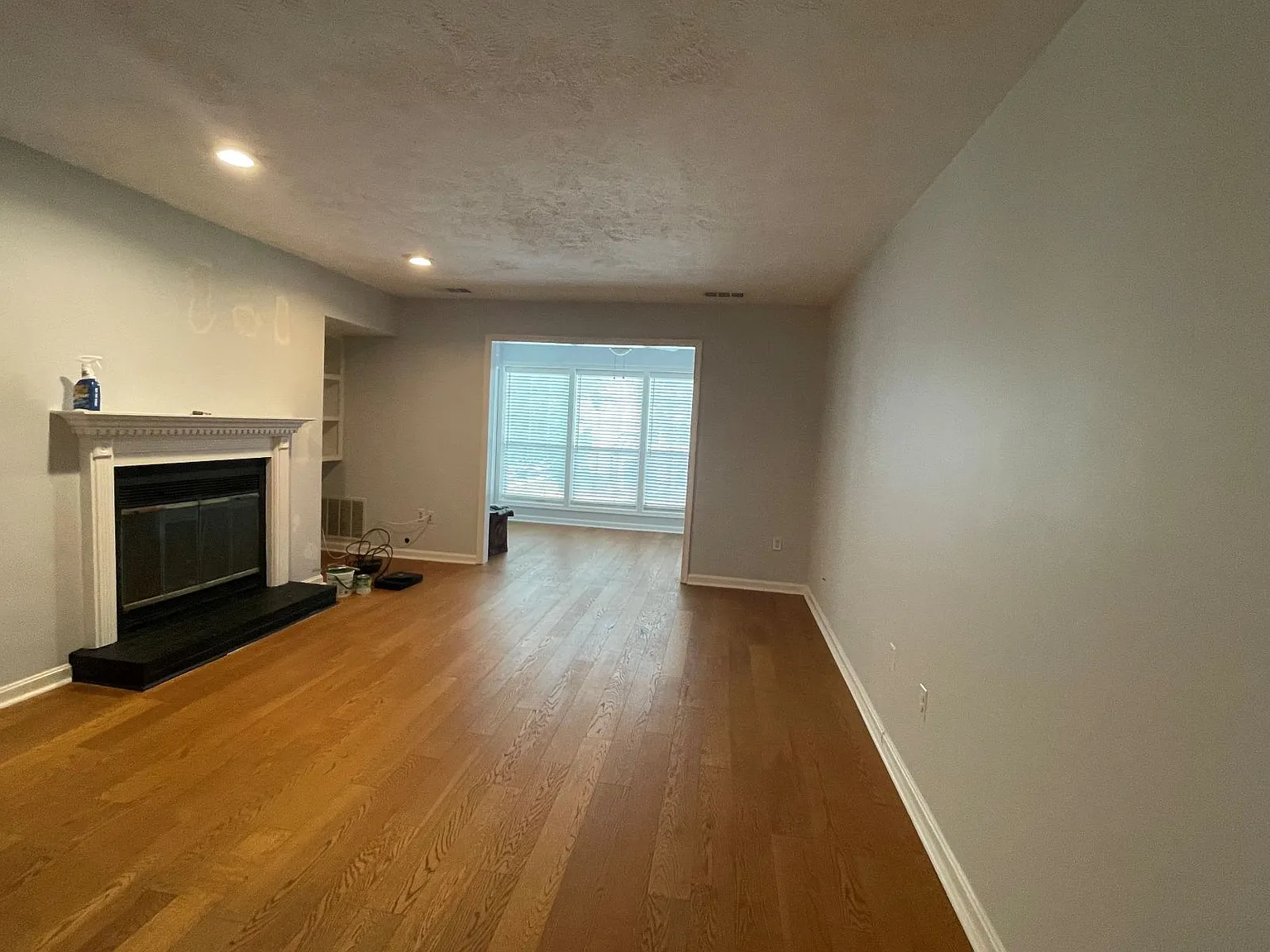 1 bed, 929 sqft, $2,100 — Photo 3