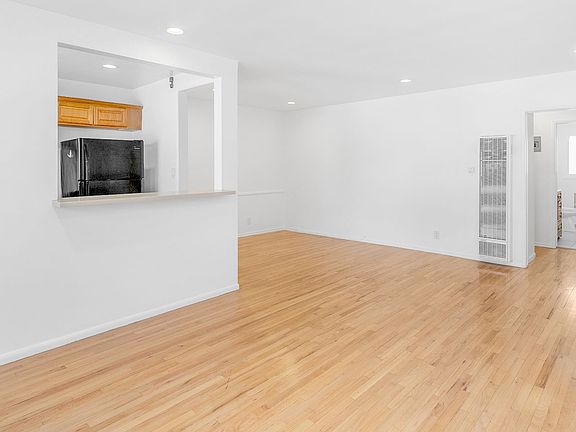 3rd image of 1122 S Shenandoah St APT 4