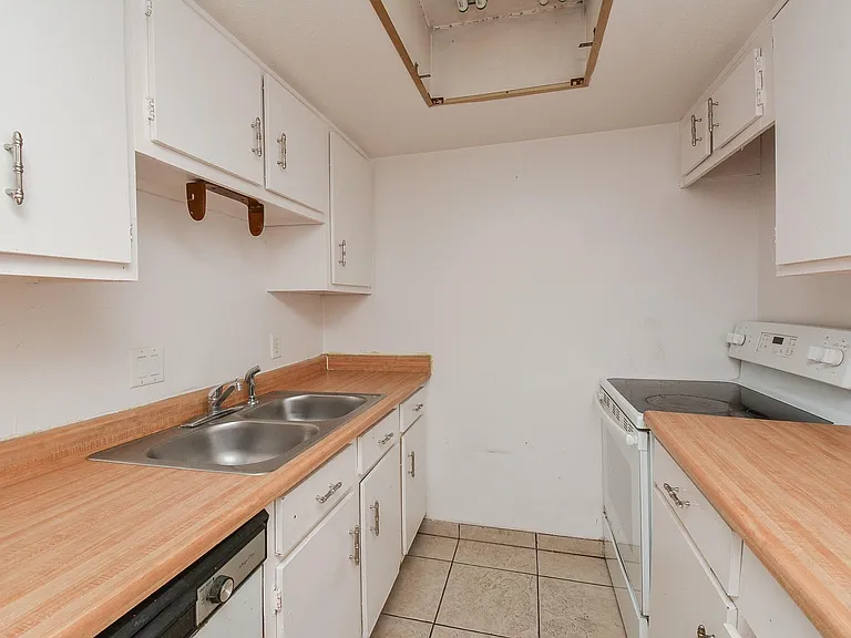 9009 Richmond Ave #411 — Photo 11