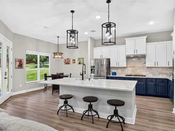 183 Lantana Path, Castroville, TX 78009