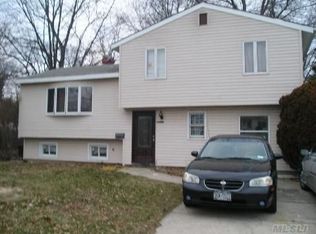 223 Nolin St, Brentwood, NY 11717