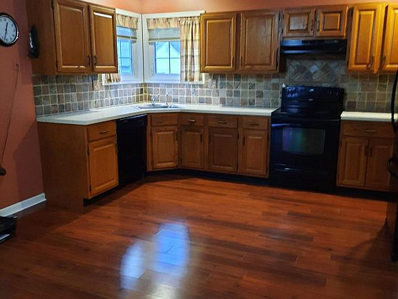 4th image of 11 Meadowwood Ct