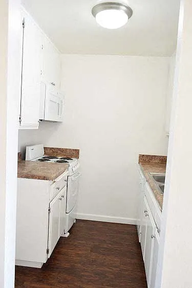 Hillside Village Apartments — Photo 8