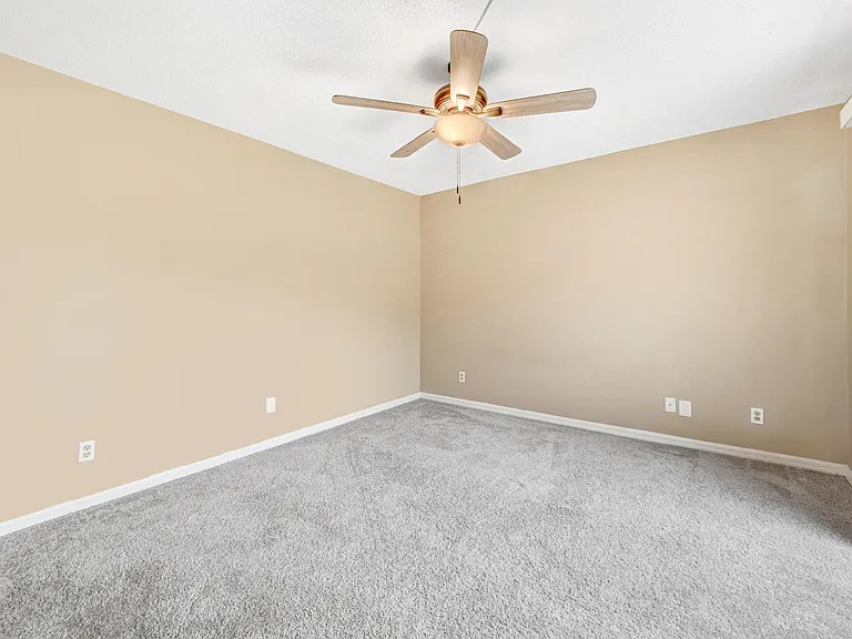 2111 Vista Oaks Cir NE — Photo 31