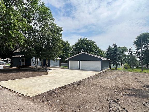 3rd image of 301 4th St N