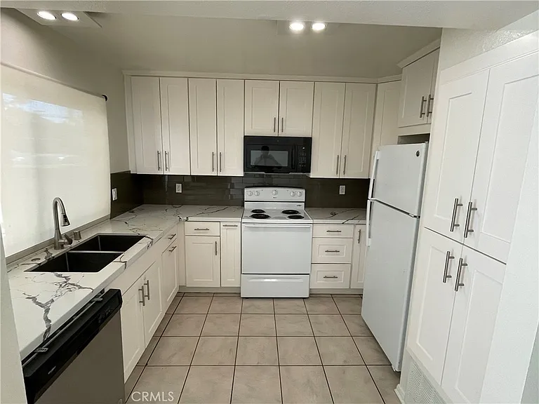 18504 Mayall St #C — Photo 5