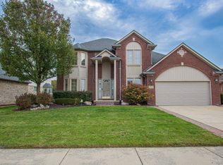 49566 Red Pine Dr, Macomb, MI