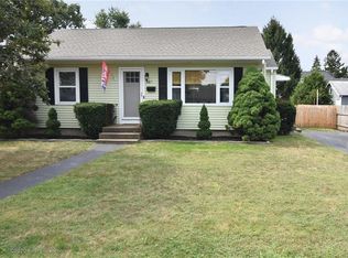387 Maple St, Warwick, RI 02888