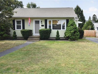 387 Maple St, Warwick, RI, 02888