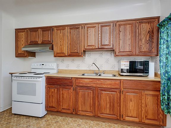 5th image of 3832 Carey Rd