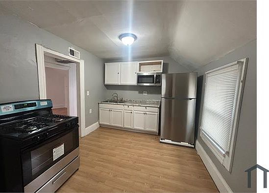 4th image of 3524 W 52nd St #2