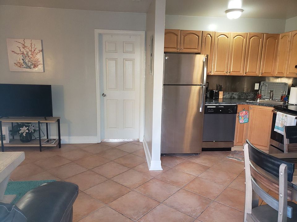 1st image of 2621 NE 1st St #3A