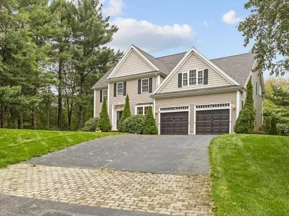 3 Trappers Path, Lakeville, MA 02347