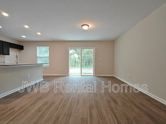 5th image of 8564 Susie St