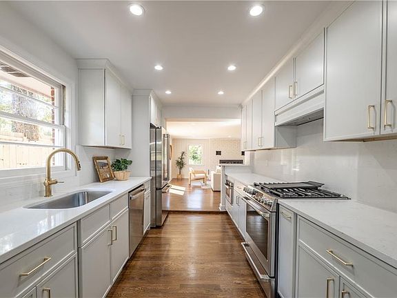 2nd image of 2555 McCurdy Way
