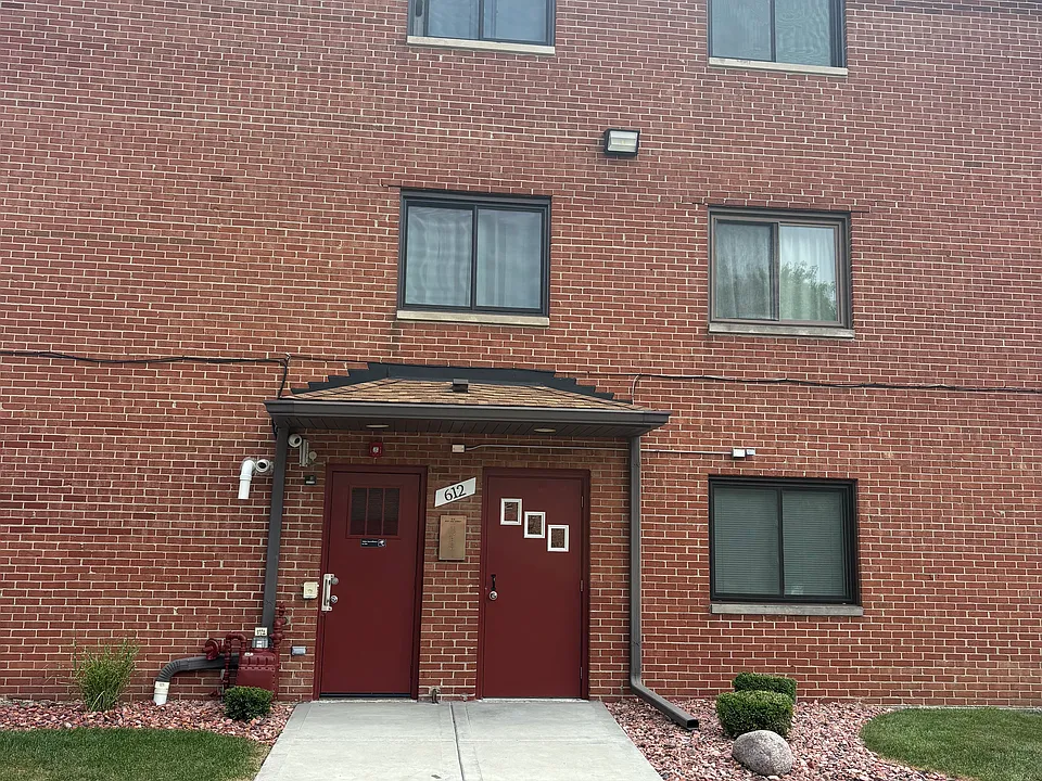 612 W 65th St #5