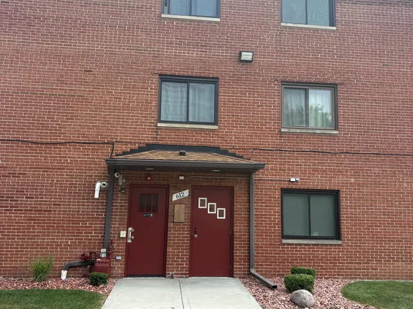 612 W 65th St APT 5, Westmont, IL 60559