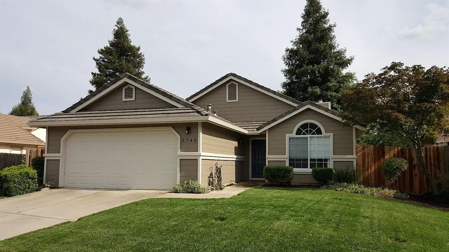 2740 Eureka Dr photo 1