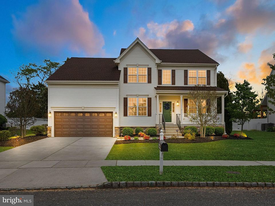 1st image of 616 Bainbridge Dr