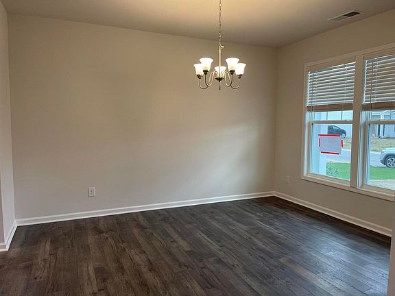 3rd image of 469 Geraniun St