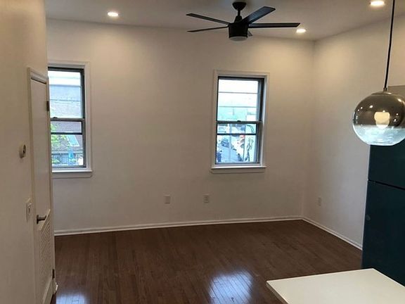 2nd image of 1902 W Girard Ave #2F