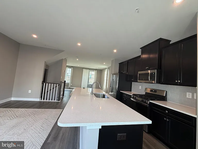 149 Lawndale Dr — Photo 10
