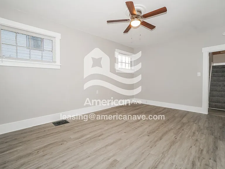 1215236_003_living_room_12825327.jpg
