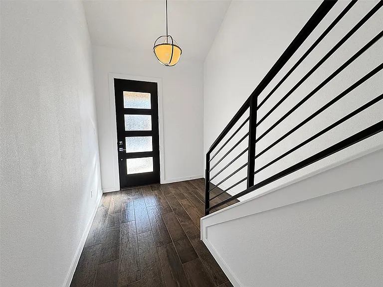 1245 Westborough Ln — Photo 4