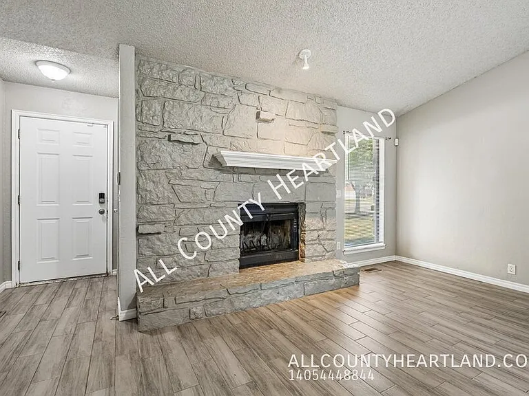 217 Cypress Dr — Photo 4