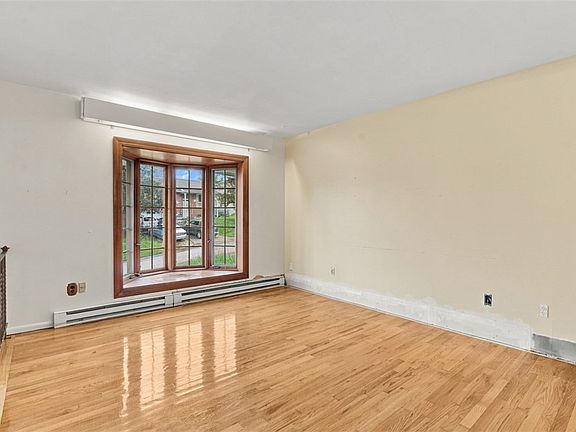 3rd image of 710 Butterfield Dr