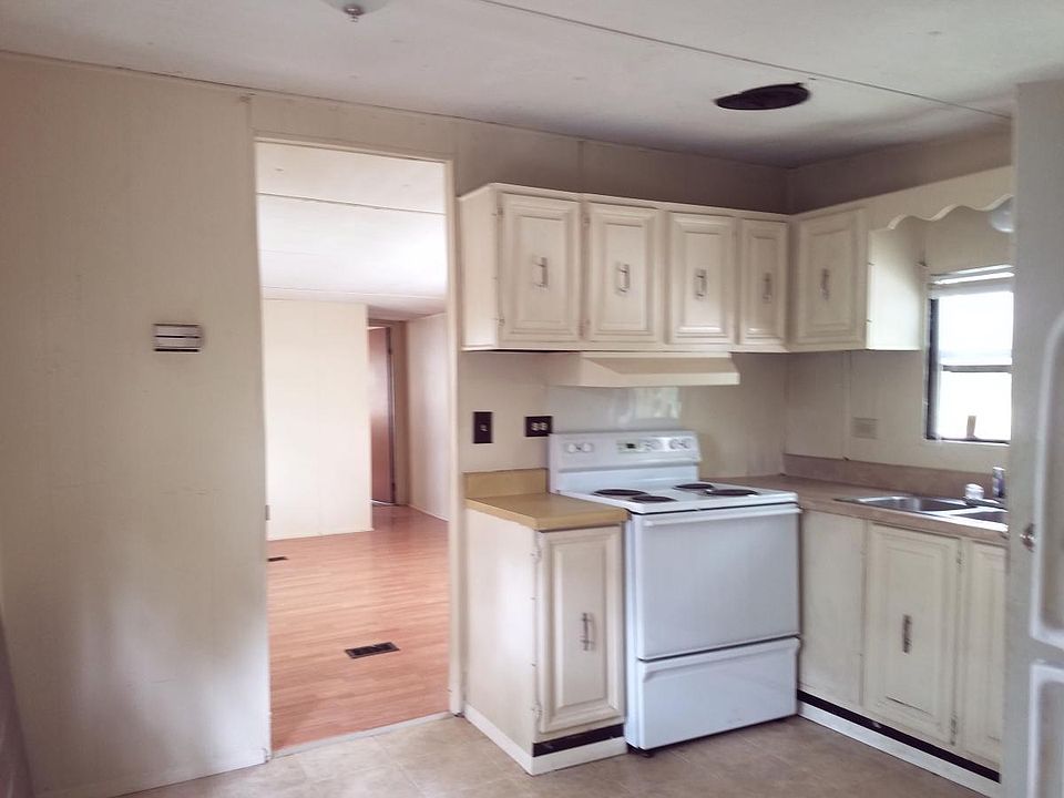 2nd image of 9916 Carl St