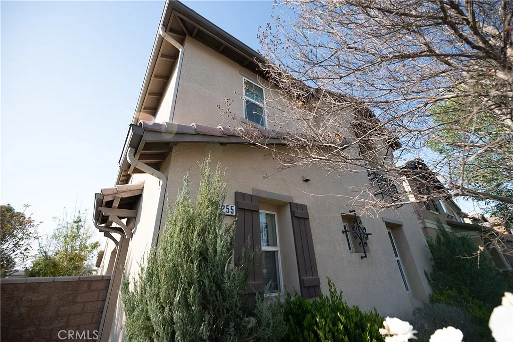 5 bed, 3.5 bath, 2325 sqft, $4,000 — Photo 3