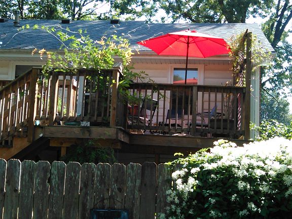 4th image of 810 SE 13th St