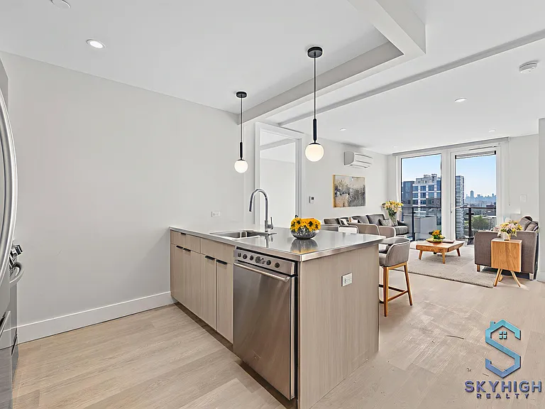 132 Willis Ave #210 — Photo 3