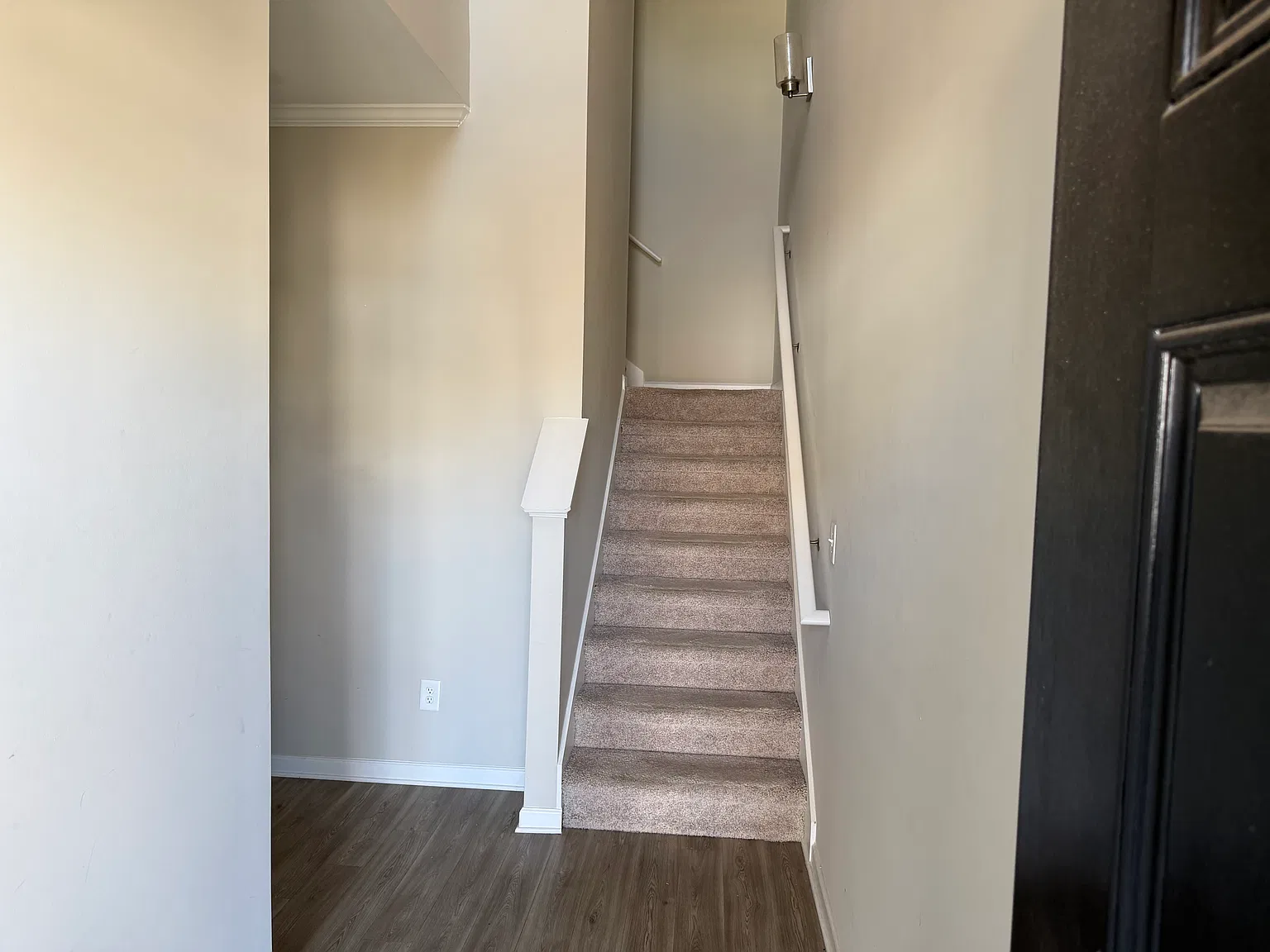 3 bed, 2.5 bath, 1750 sqft, $2,200 — Photo 2