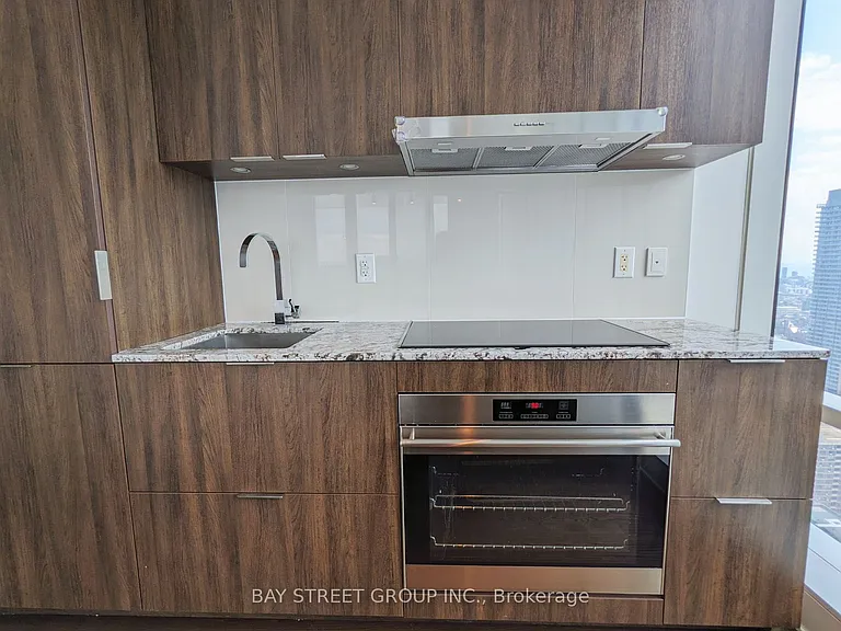 1 Bloor St E #4108 — Photo 8