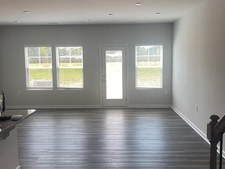 240 Peebles Dr — Photo 1