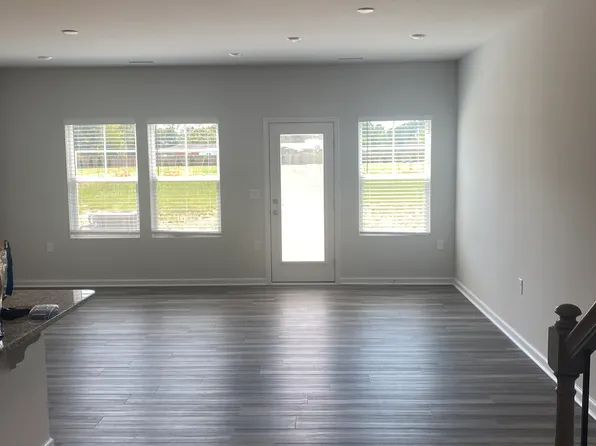 240 Peebles Dr, Smithfield, NC