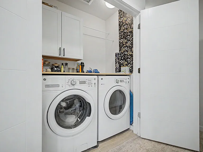 570 W Amherst Ave — Photo 24