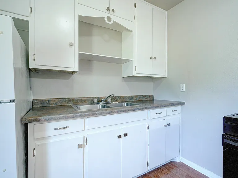 21830 SE 44th St — Photo 5