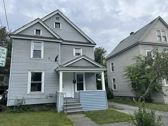 4 bed, 2.0 bath, 1656 sqft, $2,600 — Photo 2