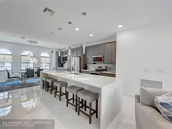 2nd image of 637 Windward Cir N #637