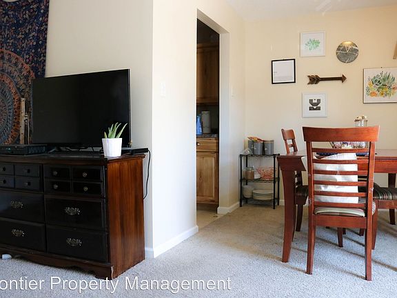 3rd image of 906 Osage St APT 6